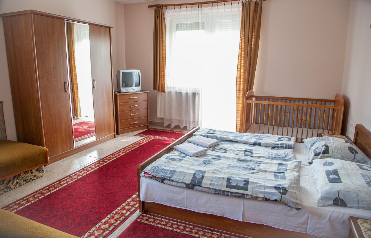 Izabella Panzio Bed and Breakfast Hajdúszoboszló Exterior foto